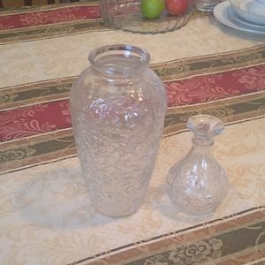 Two crystal vase